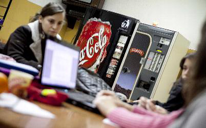 Máquina refrescos y cafés bebidas